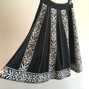 Beautiful knit skirt with black and white patterns